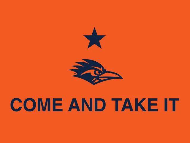 ajnav's tweet photo. For @CoachTraylor Let’s get this win boys! #TrustTheTriangle https://t.co/pZ9TCfzxqy