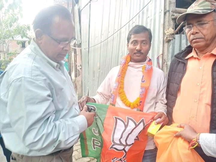 BJP4WBac's tweet photo. শান্তিপুর শহর মন্ডলে "মেরা বুথ সবচেয়ে মজবুত "সংকল্পে উপস্থিত নদীয়া দক্ষিণ সাংগঠনিক জেলার অবজারভার অনুপম দত্ত মহাশয় ও নদীয়া দক্ষিণ সাংগঠনিক জেলার সহ সভাপতি শিশির আচার্য্য মহাশয় ।  #আমার_বুথ_সবচেয়ে_মজবুত https://t.co/VKmFjaQWJj