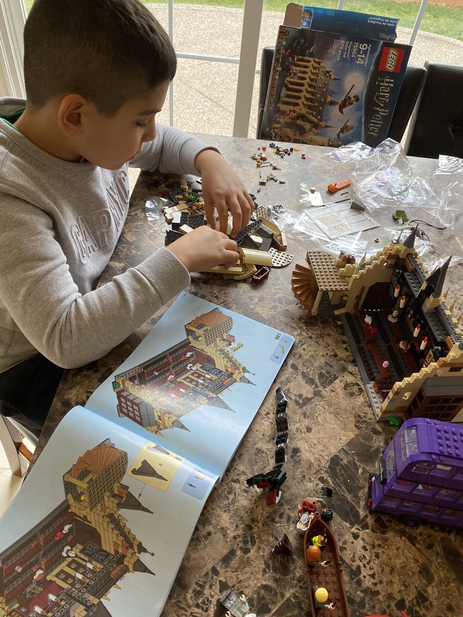 jrezvani's tweet photo. #HarryPotter marathon followed by the building of #Hogwarts Great Hall #LEGOBuildDay https://t.co/UnkPwTX4bR