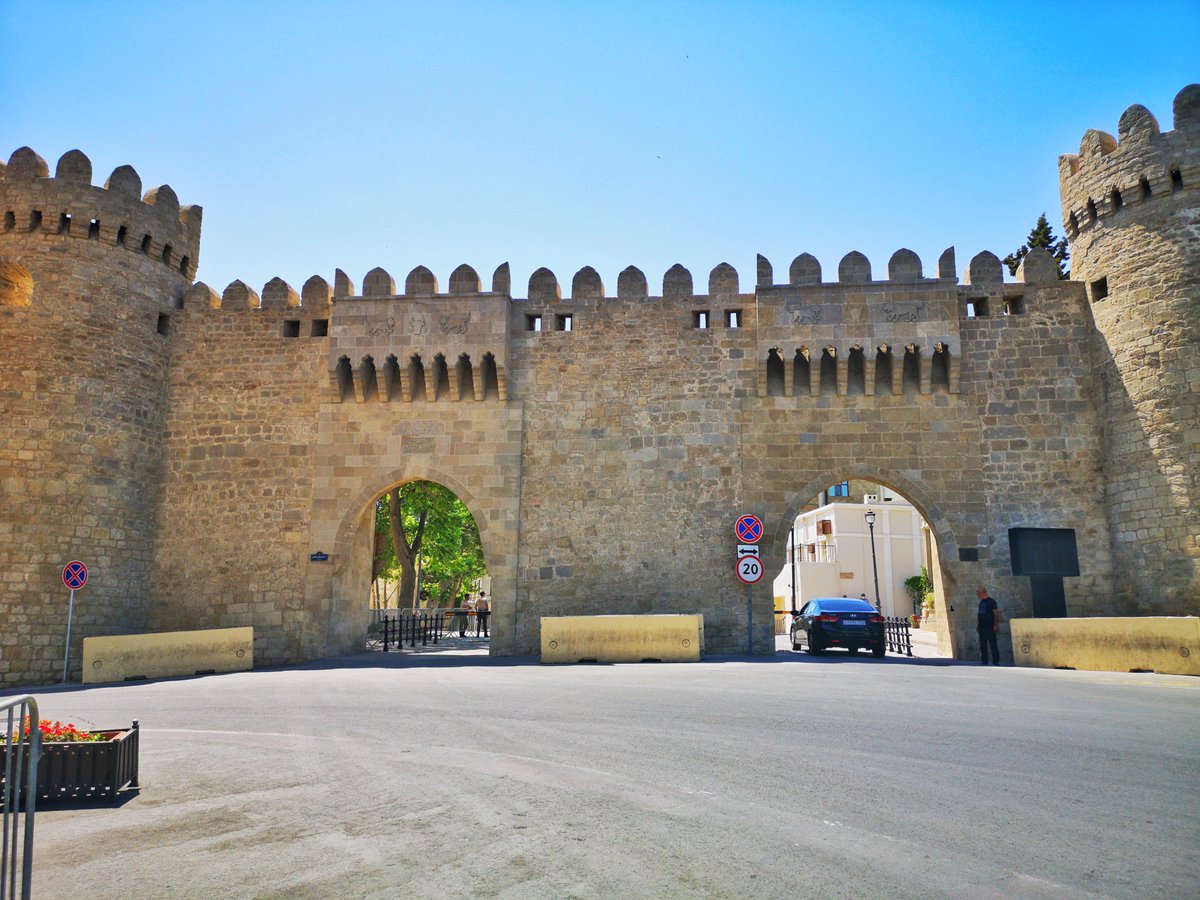 23/ So once Shamakhi Gate was two gates standing back to back, now they are two gates standing shoulder-to-shoulder, hence Double Gates (Gosha Gala Gapilari). See image below left Zulfugar Khan Gate, right Shah Abbas Gate.