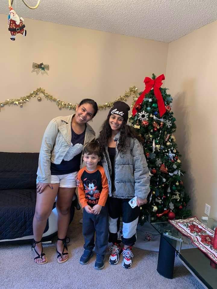 DaysiArista's tweet photo. Feliz de ver esas caritas llenas d alegrias !! Los Amo !! ❤️❤️❤️❤️🌲🎈😍🥰 https://t.co/ye1M1sqtK9