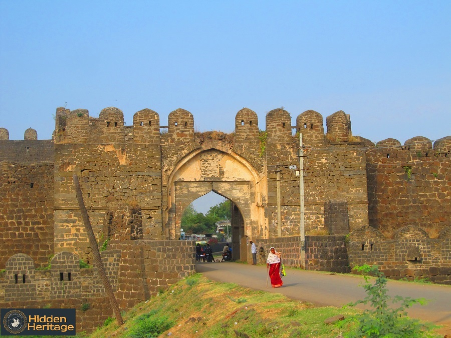 My exploration of Kalaburagi town began at its fort. Similarities with Delhi's Tughlakabad are striking not just for the massive, battlemented walls but even for the overgrown parts....