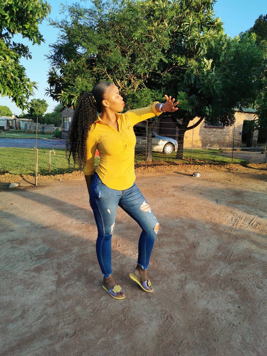 ThandoVR's tweet image. There's something beautiful about taking pictures at sunset, the glow hit differently 👌😊💥