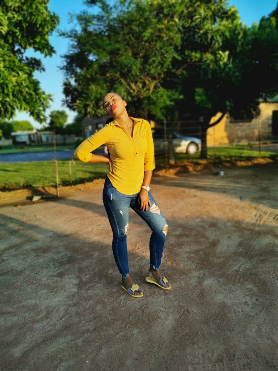 ThandoVR's tweet image. There's something beautiful about taking pictures at sunset, the glow hit differently 👌😊💥