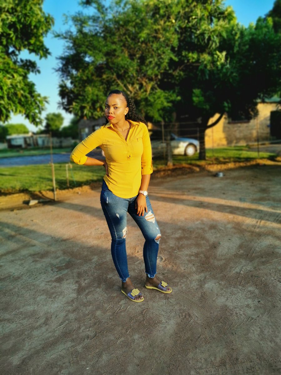 ThandoVR's tweet image. There's something beautiful about taking pictures at sunset, the glow hit differently 👌😊💥