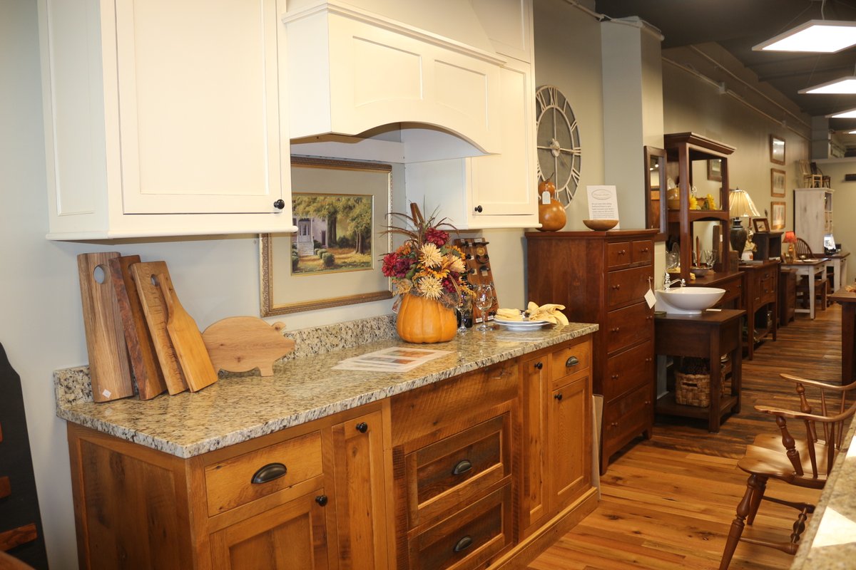 TheTableLady's tweet image. Visit our showroom and let our design team inspire new ideas for your kitchen, bedroom, bathroom, and your whole house. Call 540-215-0212 or visit bit.ly/contactdesignt…
.
#shenandoahkitchenandhome #customcrafted  #homedesign #reclaimedwood