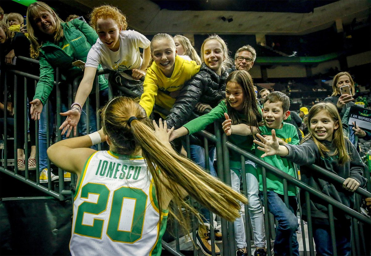 Year in Pictures: Best of Sports 2020

Young fans high five Oregon's Sabrina Ionescu during the 2020 season.

Photo by @APNELSONPHOTOS @registerguard @rg_ducksports

More photos here: https://t.co/rimJVCRzHF

@OregonWBB @sabrina_i20 https://t.co/spdc9vSZJs