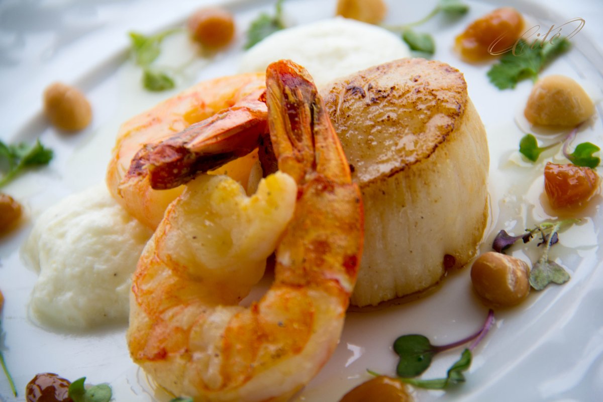 "People who love to eat are always the best people” 𝘑𝘶𝘭𝘪𝘢 𝘊𝘩𝘪𝘭𝘥 🍷🍽 
•
•
•
•
•
#ChicagoFood #ChiGourmet #ChicagoToDoList #ChicagoFoodMag #ChicagoFoodScene #ChicagoFoodGuide #Chicago