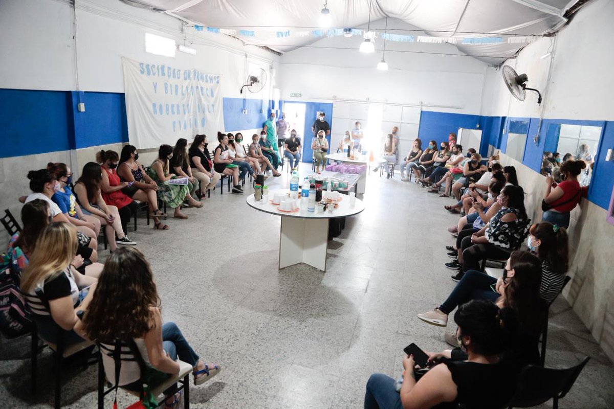 danyvilar's tweet photo. Llevamos copas menstruales que donó @FleurityAr a través de @MarinaGlezer. Gracias por colaborar y por la generosidad 💜
Pudimos sacarnos dudas y compartir experiencias sobre salud sexual y menstruación. Elegir con información es el primer paso para achicar las desigualdades. https://t.co/7Cc1KSE2y9