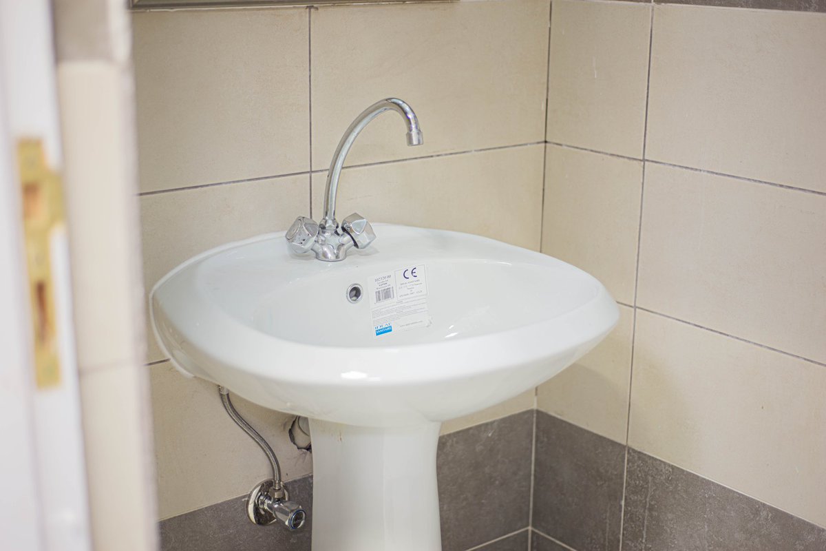UnicefLibya's tweet photo. 9000 individuals including #children have now access to improved water, sanitation &amp; hygiene facilities in #Sabha 🏩🚰💧

Within #Baladiyati @UNICEFLibya, w/#EU #AfricaTrustFund, UNICEF completed the rehabilitation of WASH facilities in #AlSalam Primary Health Care in #Sabha https://t.co/heDNCajQX7