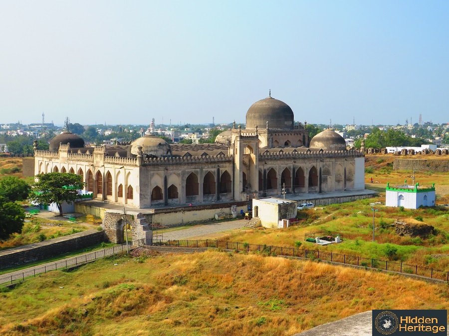 That's the Jama Masjid inside Kalaburagi fort. Most official versions date this to 1367. I found it sophisticated for that date, esp when comparing it to mosque architecture elsewhere in the region. Perhaps the accounts that say it was an audience hall originally are correct.