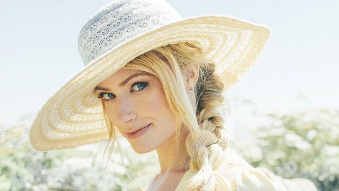 Happy Birthday to American actress and writer Beth Behrs.
(December 26, 1985) 