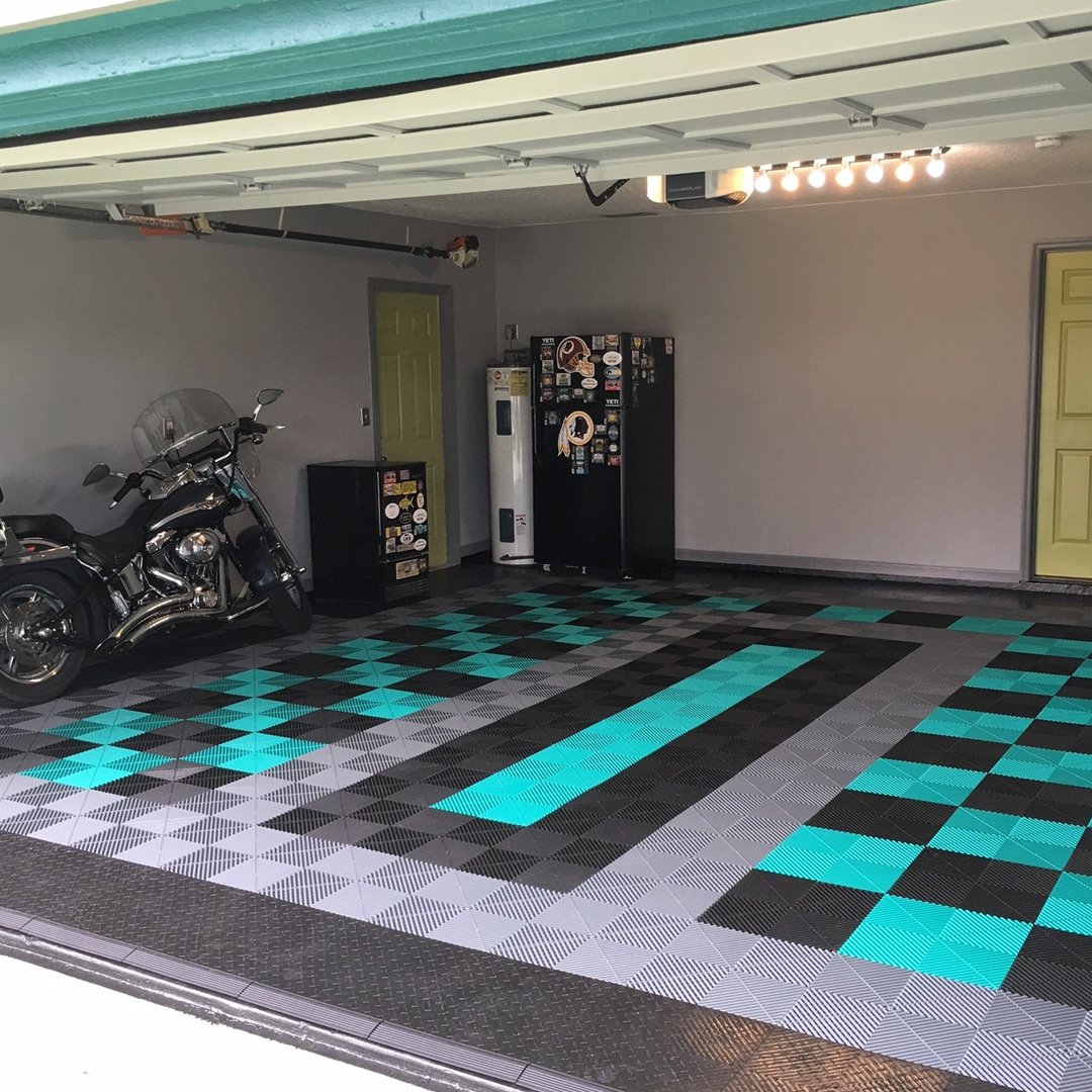Swisstrax's tweet image. Now this is a unique design. Cool choice of color and style for sure!
.
#GarageTransformation #CleanFloor #CheckeredDesign #Swisstrax #ModularFlooring #Ribtrax #SlateGrey #Teal #JetBlack #PearlGrey