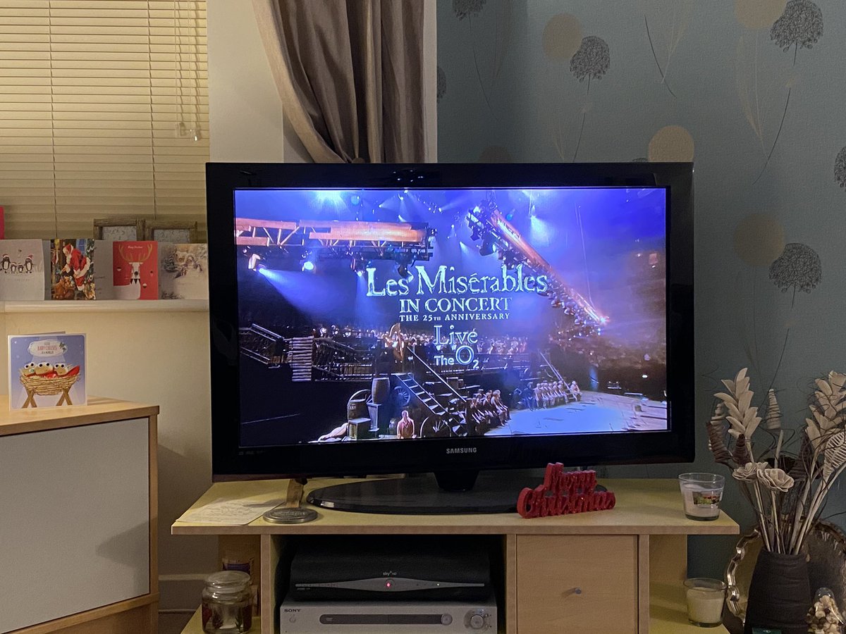 binkybunny7's tweet photo. Oh yes!! Another Boxing Day classic, cannot beat watching @lesmisofficial 25th Anniversary show on @SkyArts ... #goosebumps #LesMiserables #BeautifulMasterpiece 🥰👌🏻🇫🇷🎼 https://t.co/u8OfHfdQGH