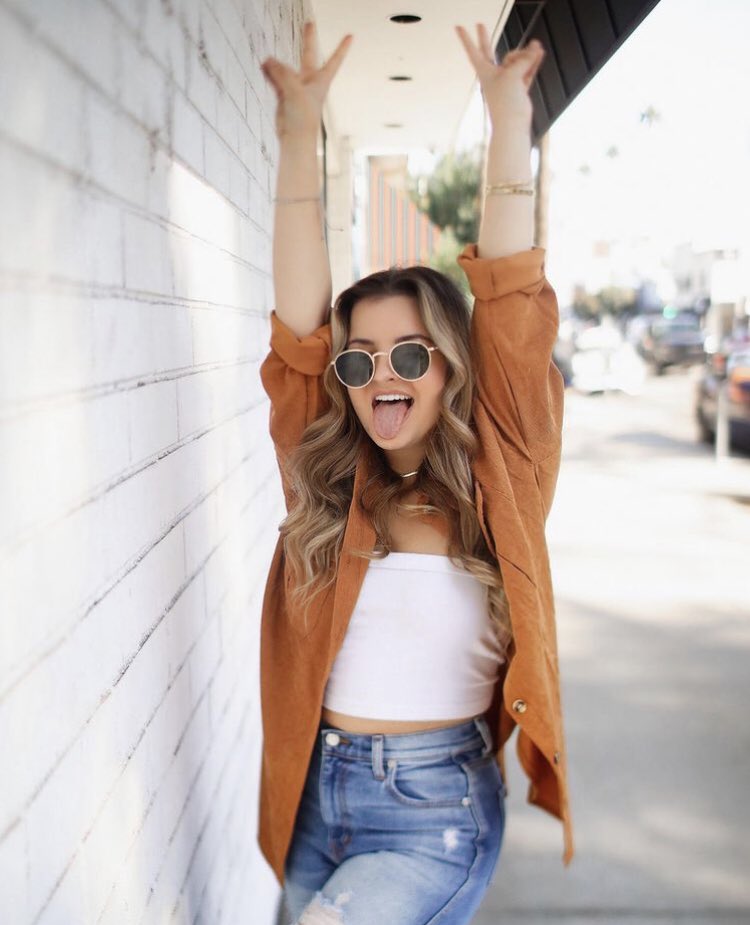 let’s start with the most obvious. LAUREN AS BROOKE -they are doppelgängers and u can’t tell me otherwise -both short -both dance