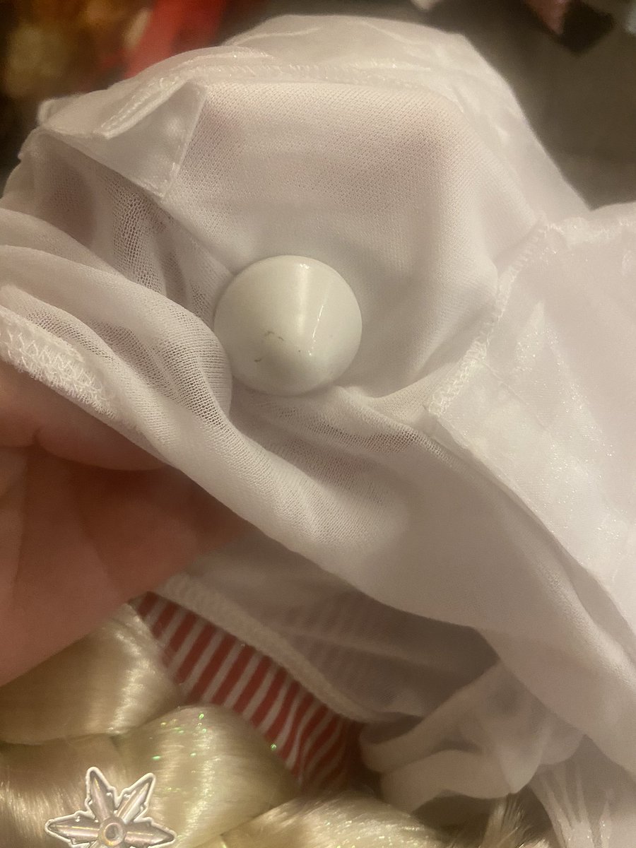 bethansnoch's tweet photo. Hey @shopDisney can you help? I have a very disappointed (and stubborn) 6 year old! Any suggestions on how this can be removed? (Were also in Wales and a lockdown for the foreseeable!) https://t.co/r0hbsrKBXd