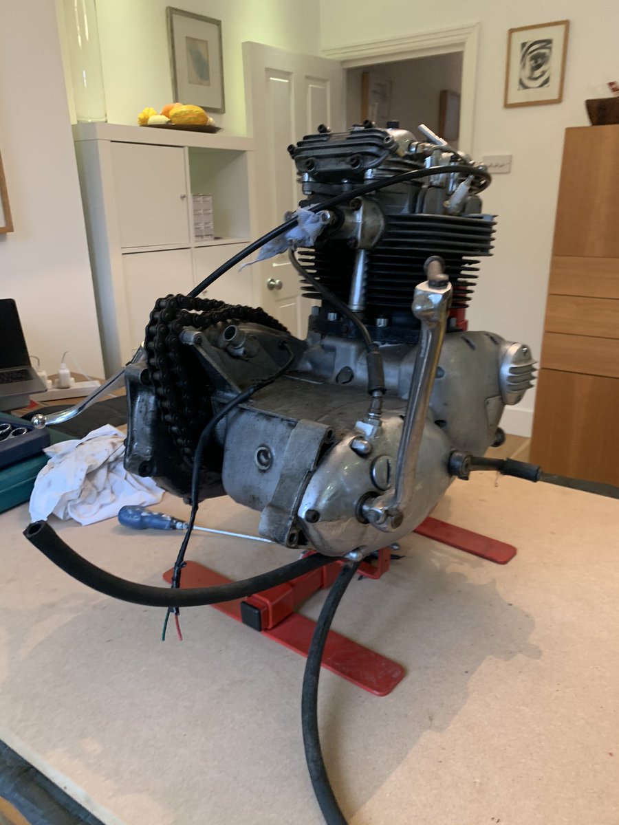 peckhamasbestos's tweet photo. Boxing Day, limited sport on tv, tier iv so let’s make our own fun 😬😬😬 Triumph 750 Bonneville. #kitchenfuckery #t120 #choppershit #wheredoesthisgo https://t.co/qWJ00J8Lcl