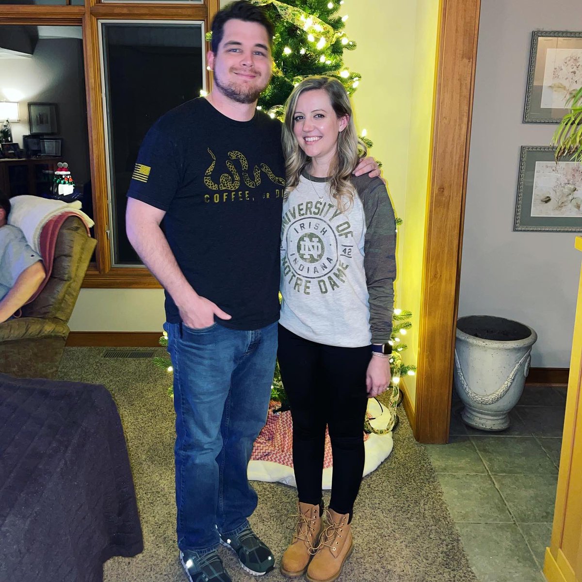 UnBWEAVable's tweet photo. Merry Christmas from Dr. &amp; Dr. Chambers!!! 💜🎄🎁 https://t.co/85SFKVnWxt