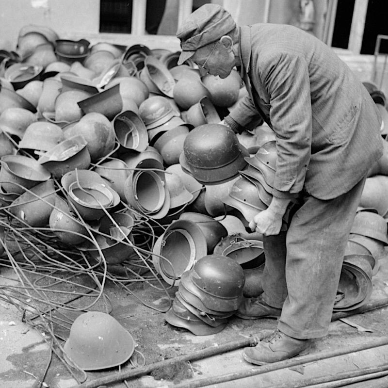 With that last Tweet I realise this late War evolution requires a thread of its own. Hope you’ve enjoyed this intro-thread on the main Stahlhelm of WW2. Separate inception & evolution threads to come. Can you see it? 14/end)