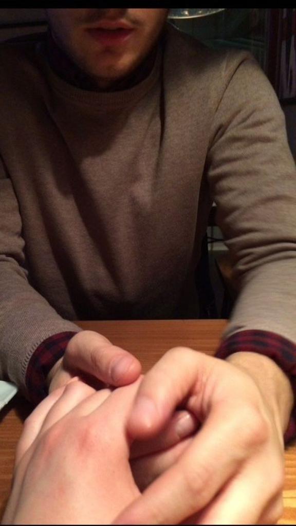 1bae__'s tweet photo. I want to hold your hands like this forever. https://t.co/kPNqmwTU4m