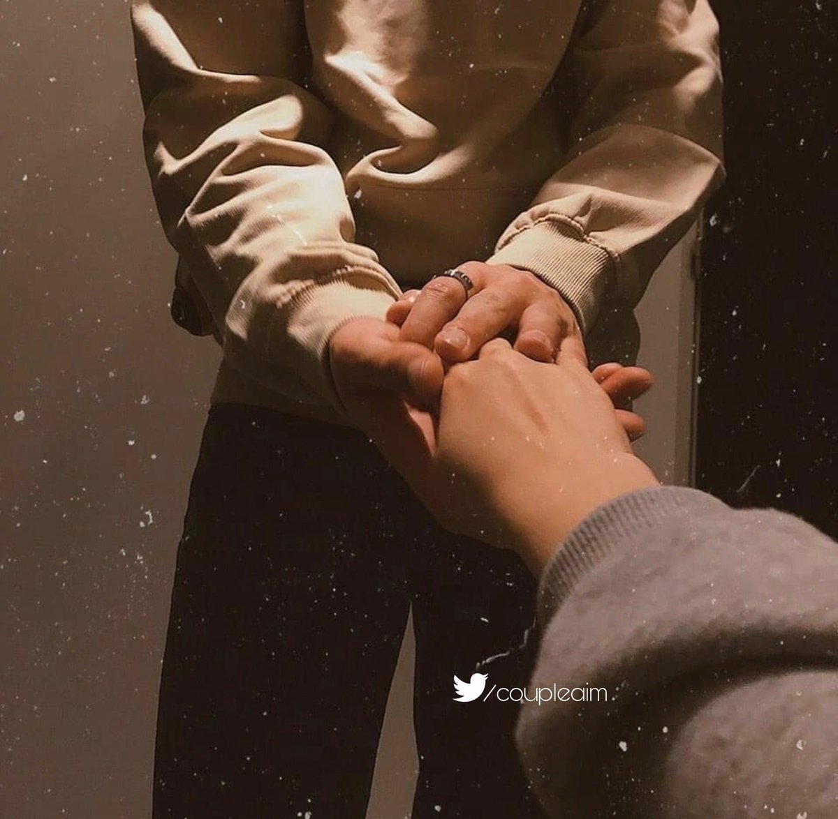 1bae__'s tweet photo. I want to hold your hands like this forever. https://t.co/kPNqmwTU4m