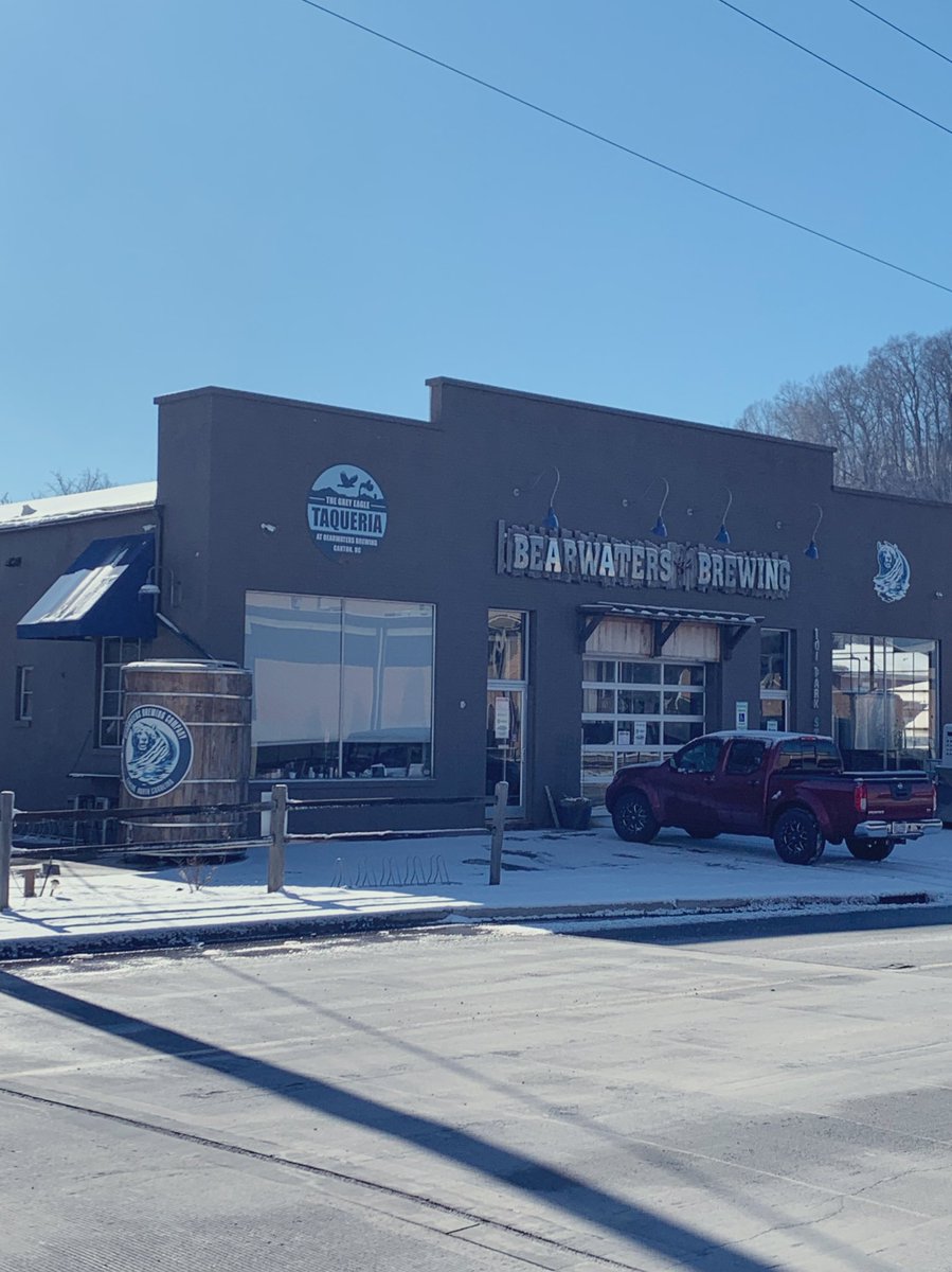 TeresaHazel411's tweet photo. If I’m coming home for Christmas, I’ve got to highlight my hometown brewery for #runchathunt #cantoncomeback #run828 #feedyourcrazy #irunwinter https://t.co/ed2Uo5Rt1y
