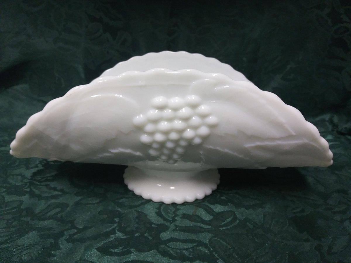 Excited to share the latest addition to my #etsy shop: L. E. Smith Vintage Milk Glass Grapes & Leaves Banana Boat Dish etsy.me/3rFAnXs #white #kitchendining #vintage #1950s #centerpiece #milkglass #bananaboatdish #grapesleaves #lesmith