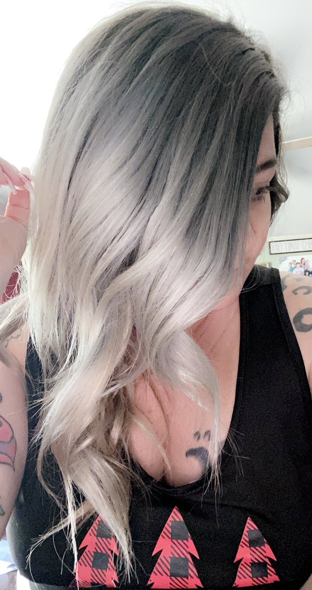 Florida_Girl90's tweet image. Look at that root melt! 😍😍 my hair color is SO beautiful! #IcyBlonde #RootMelt #Nofilterneeded