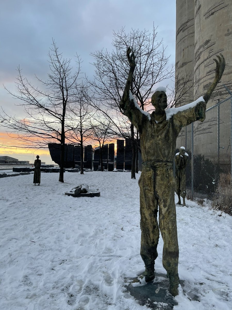 Time for my annual retelling of the best Toronto the Good story that exists. It starts with this image. if you've ever wandered down the end of Bathurst Quay you'll see some of these striking figures.  #toronto  #topoli