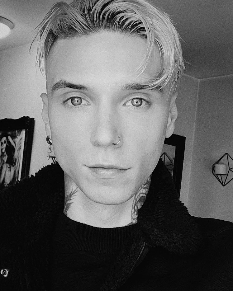 Happy birthday to this legend! now excuse me while i go cry over andy biersack 