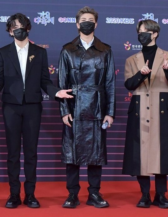 A long black trench???? With HIS body proportions?????