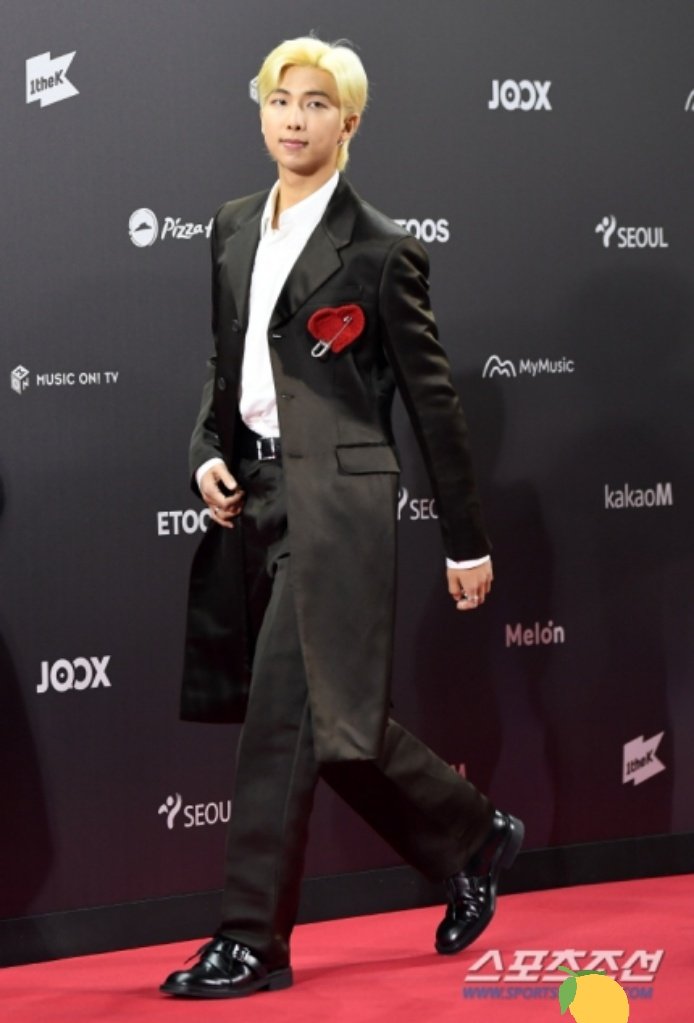 A red carpet look just isn't complete without a long trenchcoat or suit jacket