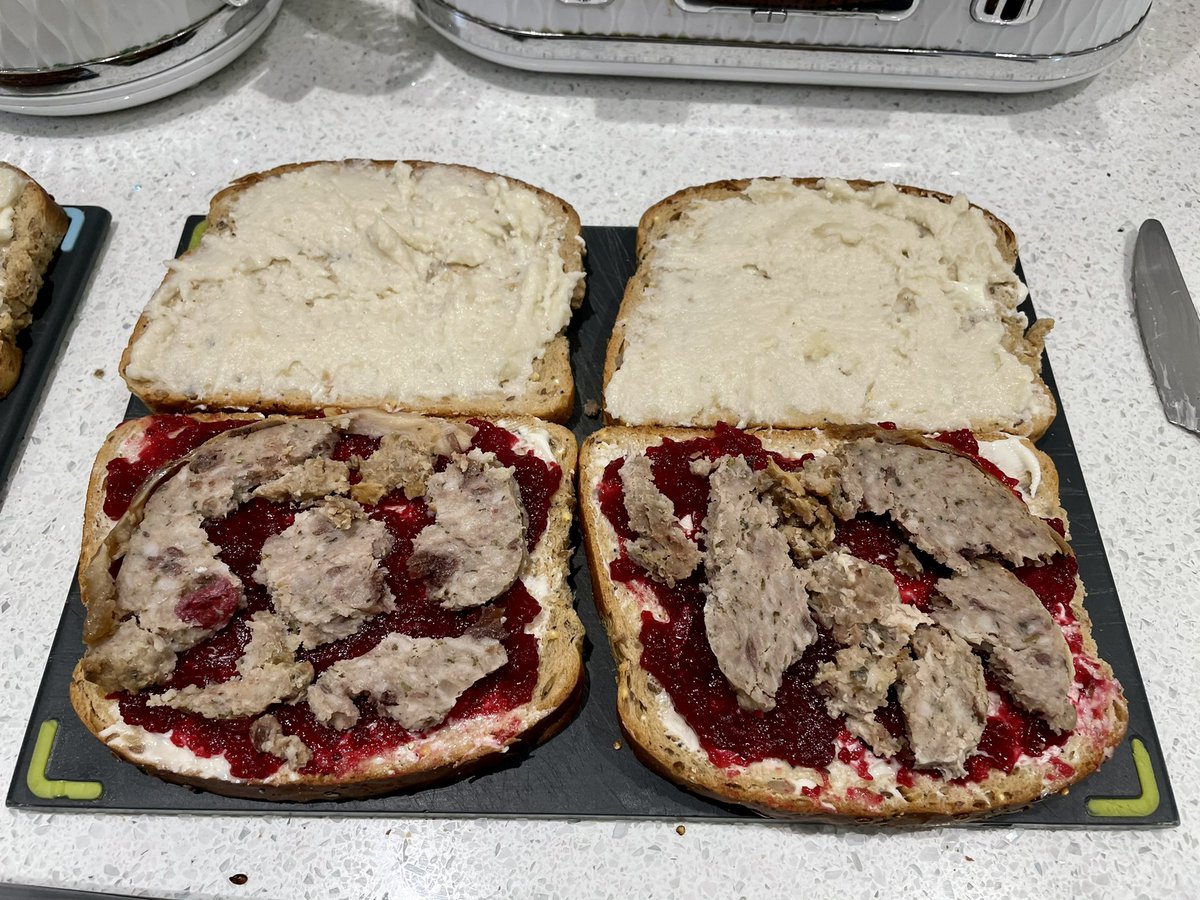 Tobylerone tweet media