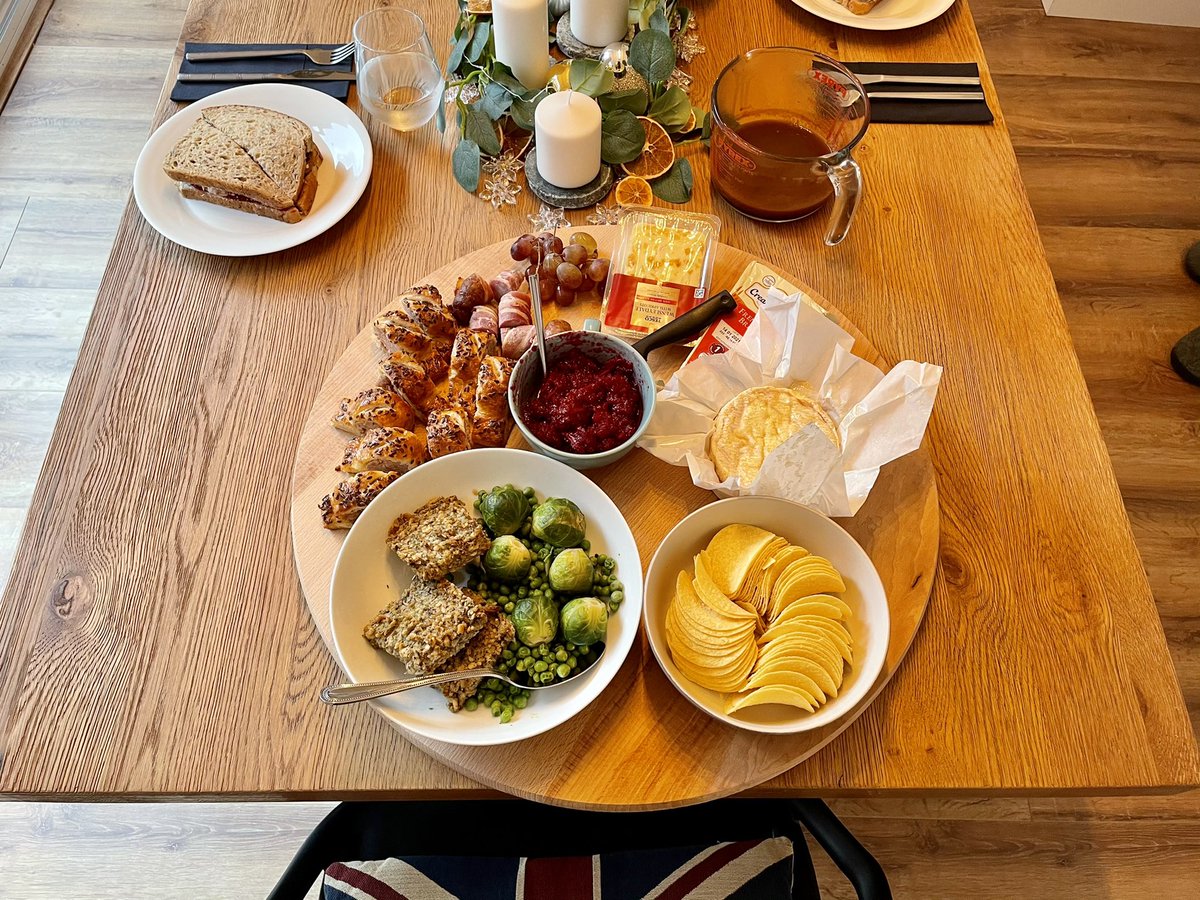 Tobylerone tweet media