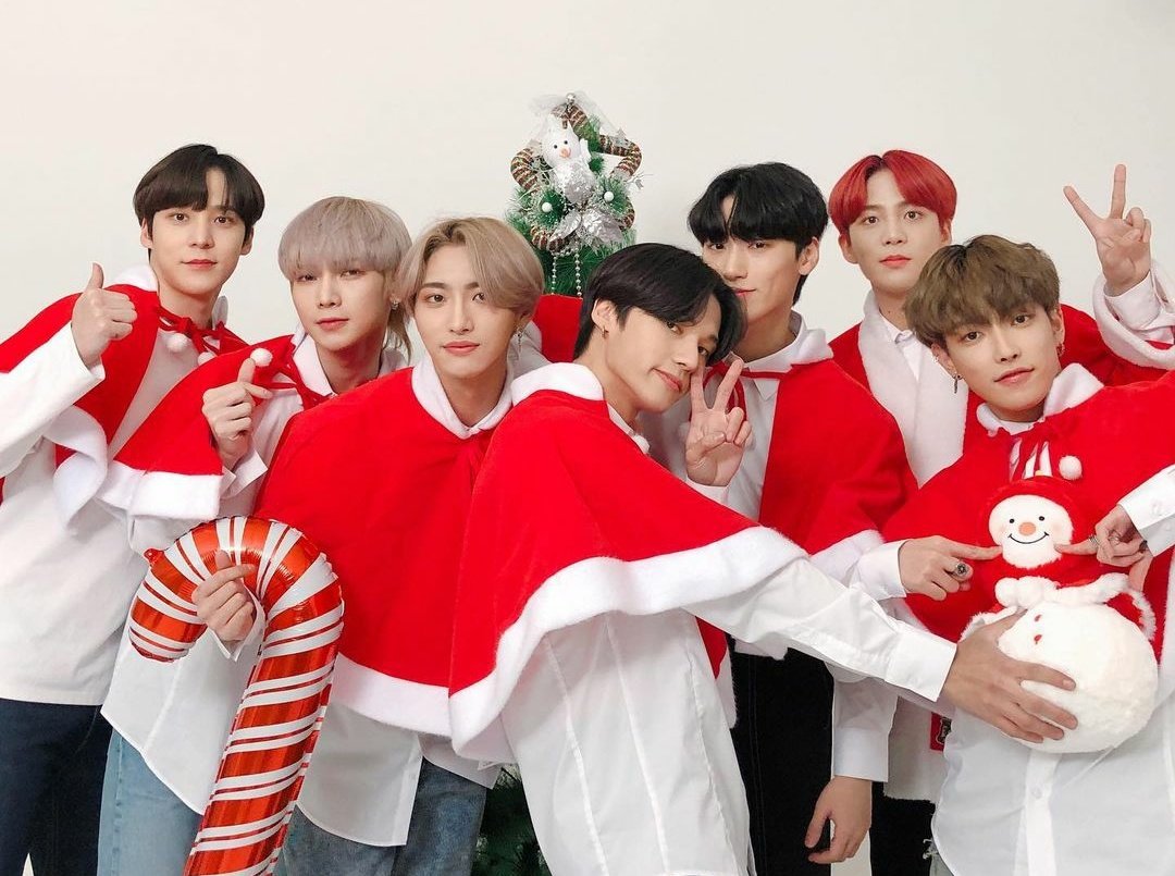 ateezupd_'s tweet photo. [#POST📸]Merry Christmas Behind Photo 3
⠀
Wrapping up our happy Christmas with cute Santa-TEEZ🎅
⠀⠀
#ATEEZ #에이티즈 https://t.co/CIKyOqp0Ya