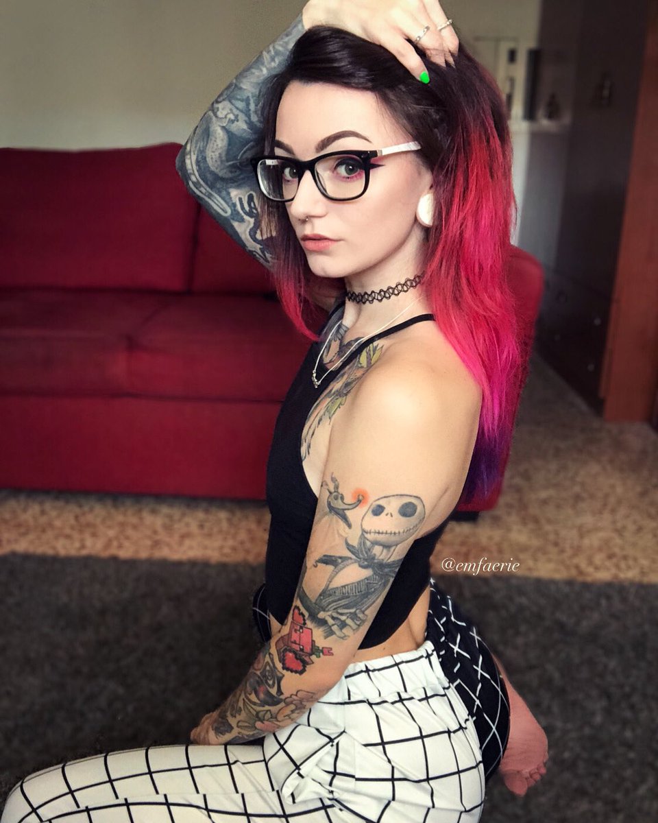 Inked beauties on X: RT @emfaerie: *incoming feet comments*  t.cow3ifEbQpMk  X