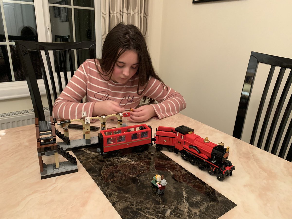 SimonMydLawyer's tweet photo. Busy day! #legobuildday loved watching Princess tackle this all on her own ❤️ https://t.co/g1RK0XKo38