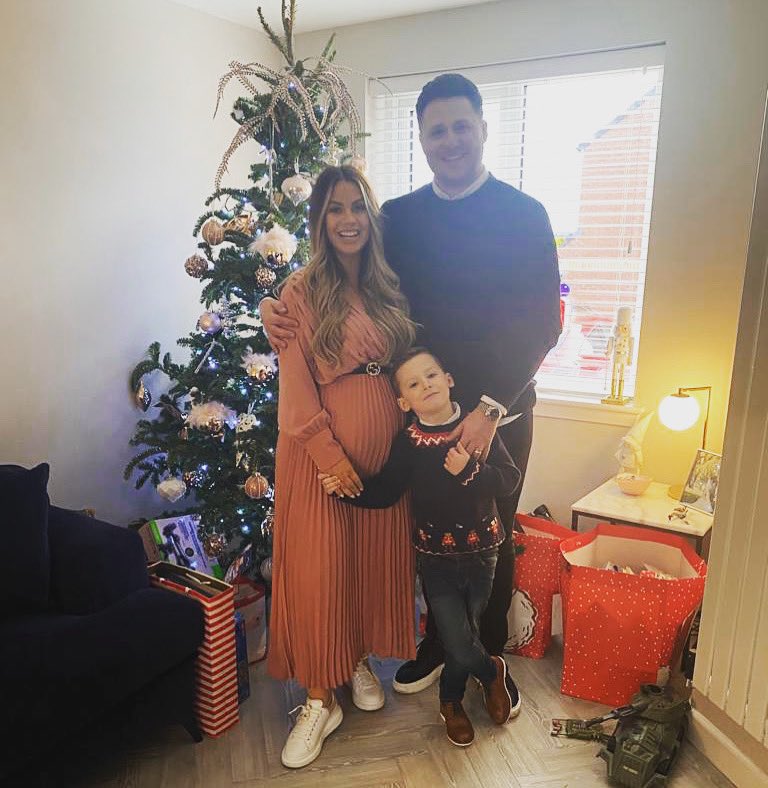 SiobhanFenwick's tweet photo. Last one as a family of 3 🥰 very merry Christmas from the Fenwick’s 🎅🏽❤️🎄 @NeilFenwickgolf https://t.co/2BJpZ03H26