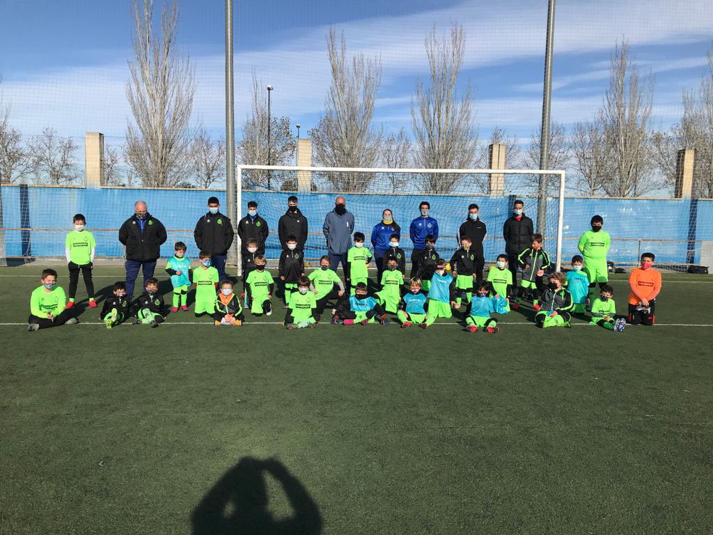 Éxito en el primer día de Campus de Navidad 2020.
Categorías Alevín , Benjamín y Escuela.
Os esperamos mañana!!