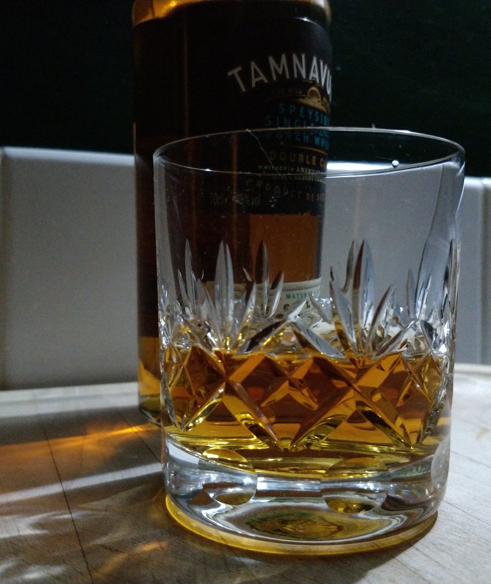 garryhunter's tweet image. Tonight&apos;s #properdram is the #Tamnavulin Double Cask. Well-mannered, sweet, and very drinkable. A gentle choice for Boxing Day when nothing much is happening #slàinte #lifeisgood