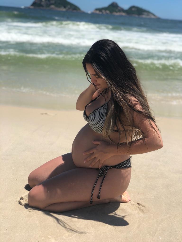 raay2731's tweet photo. Eu carrego dentro de mim uma felicidade que ninguém pode me tirar 💙🤰 https://t.co/KfUn4WLQlJ