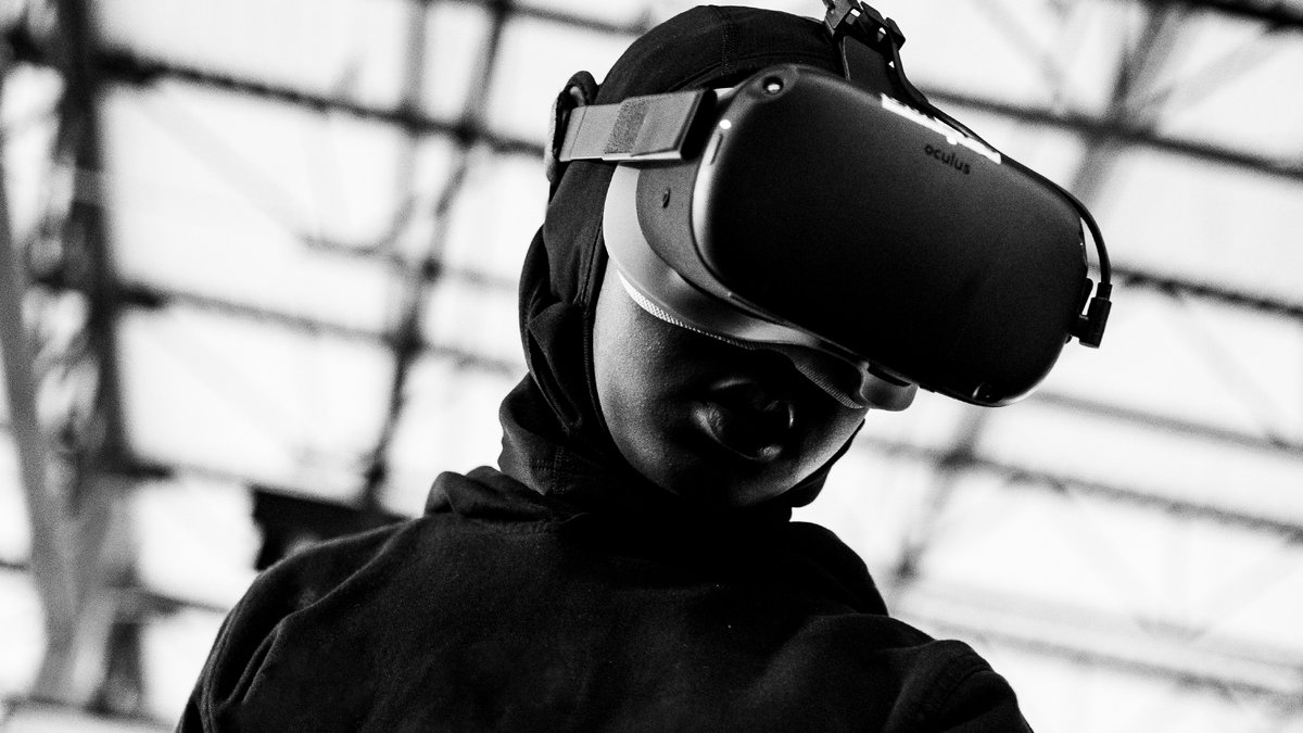 HelixeSportsLW's tweet photo. The future is now old man! Come try #VR here at Helix inside @skyzone Lakewood! https://t.co/gqtLDdJadh