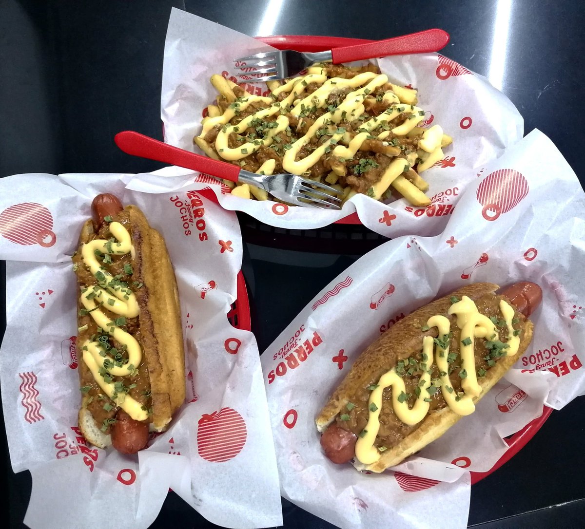 PerrosJochos's tweet photo. Estamos muy (muy) orgullosos de nuestro chillibean, lo hacemos from scratch con mucho amor y sazón...¡Y tenemos versión vegana! 

#PerrosFancyJochos #JochoScooby #Chillibean https://t.co/dCYrFts6d6