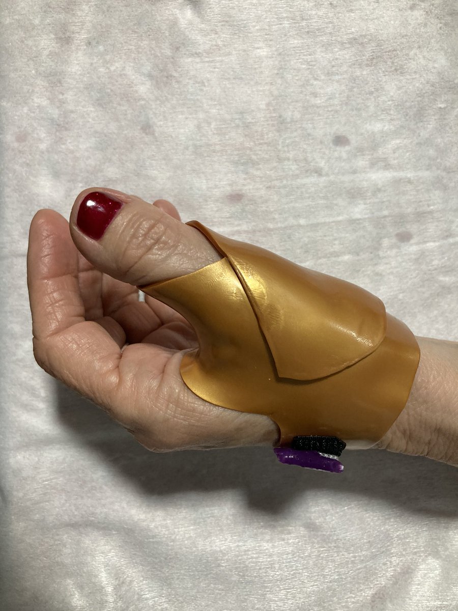 HandOrthosis's tweet photo. Thumb orthosis for Christmas time. https://t.co/JSpoHvwL15
