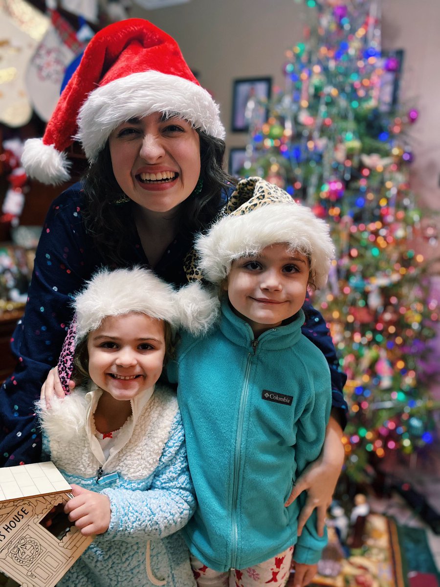 ShelbiCopain's tweet photo. "The best of all gifts around any Christmas tree: the presence of a happy family all wrapped up in each other." ⠀
⠀
🎁✨💕⠀
• • • ⠀⠀⠀⠀
#December24 #25DaysOfFitmas #Christmas Eve https://t.co/TurGYfXwpo