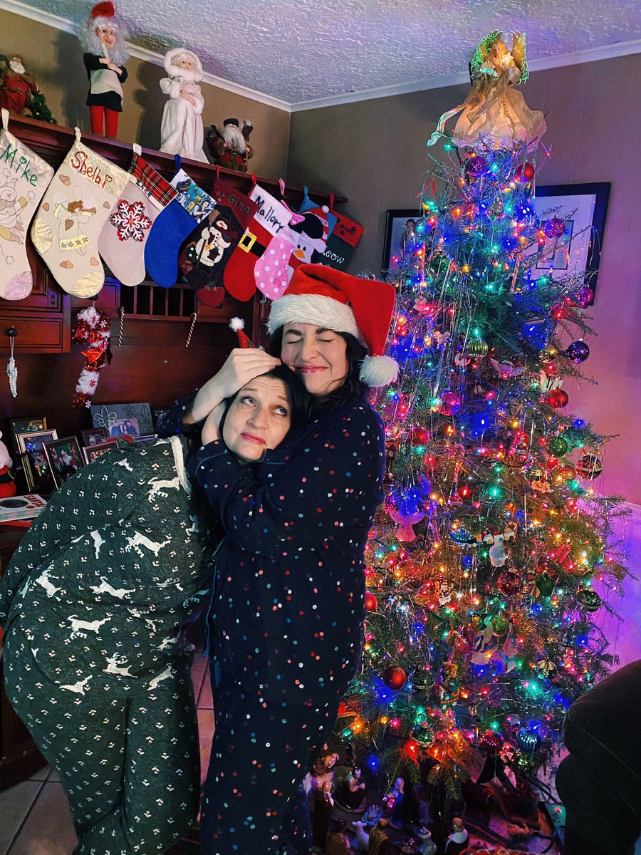ShelbiCopain's tweet photo. "The best of all gifts around any Christmas tree: the presence of a happy family all wrapped up in each other." ⠀
⠀
🎁✨💕⠀
• • • ⠀⠀⠀⠀
#December24 #25DaysOfFitmas #Christmas Eve https://t.co/TurGYfXwpo