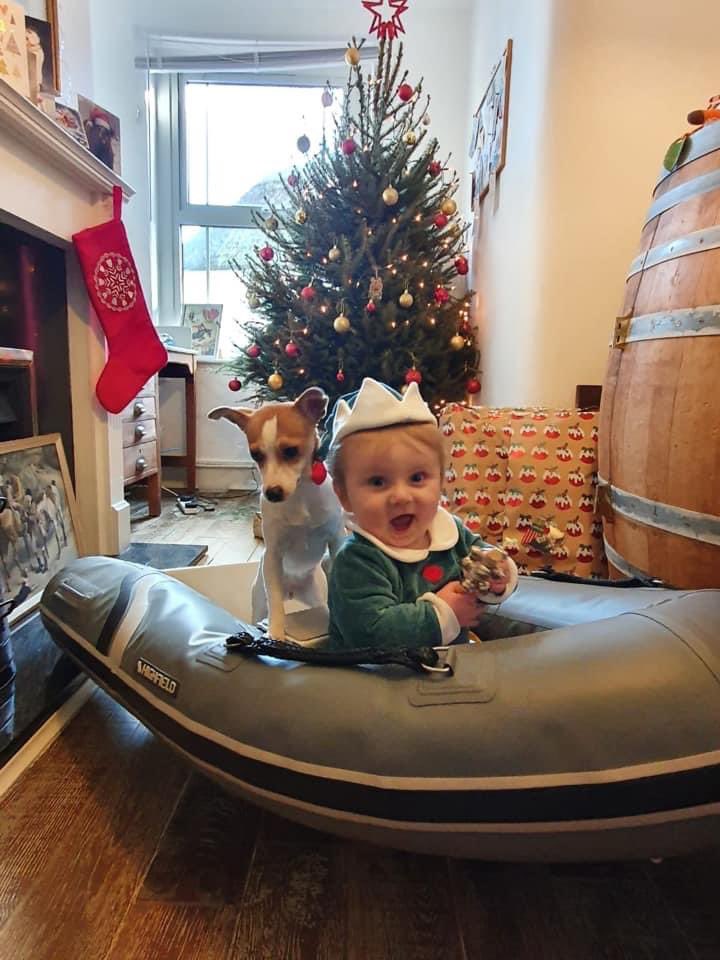 Hope everyone’s Christmases were as good as this cute little guys’ 😁🎄

#highfieldboatsmini #daretoexplore...#yourlivingroom 😉

📸 Izzy Gair