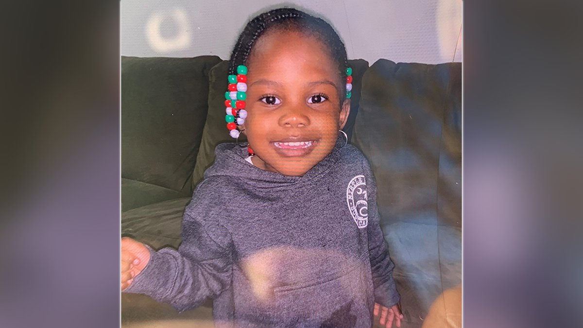 wsoctv's tweet photo. ⚠️AMBER ALERT⚠️ Police are searching for a 3-year-old girl believed to have been abducted by a 31-year-old man in Gastonia. https://t.co/HV3IwZ3Lsc https://t.co/4uMzhVGipn
