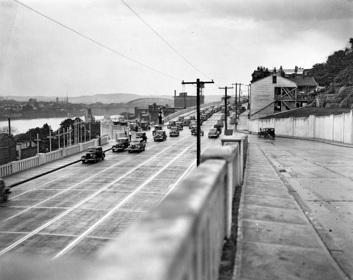 cammillerfilms's tweet photo. Columbia Parkway. Cincinnati. Looking west. 1938. https://t.co/Sll8WaYYPZ