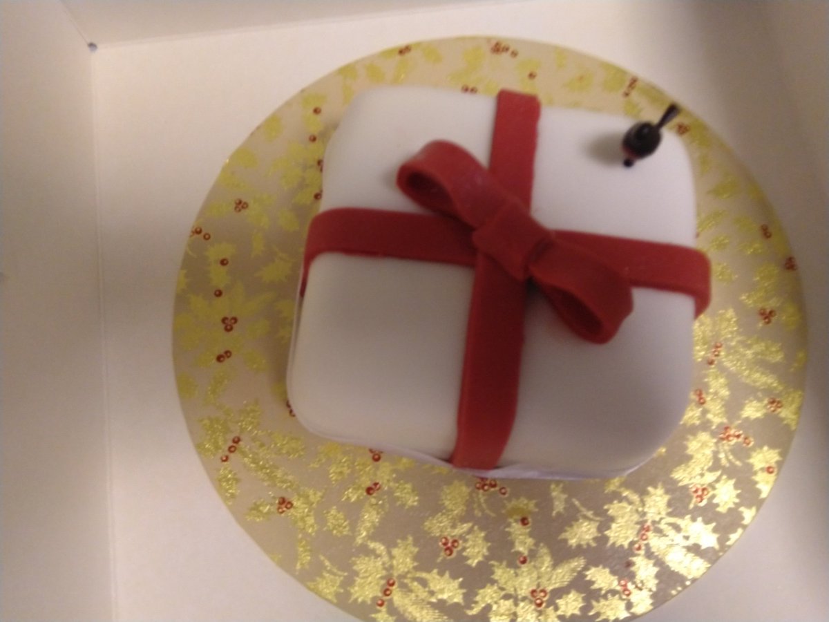 Christmas cakes and mince pies I made for donations for animal rescues and zoo raised £210 all deposited to the rescues and zoo in time for Christmas 🥰🐕☃️🎄❤️ Thanks to everyone who donated/bought cakes ❤️☃️🎄💖